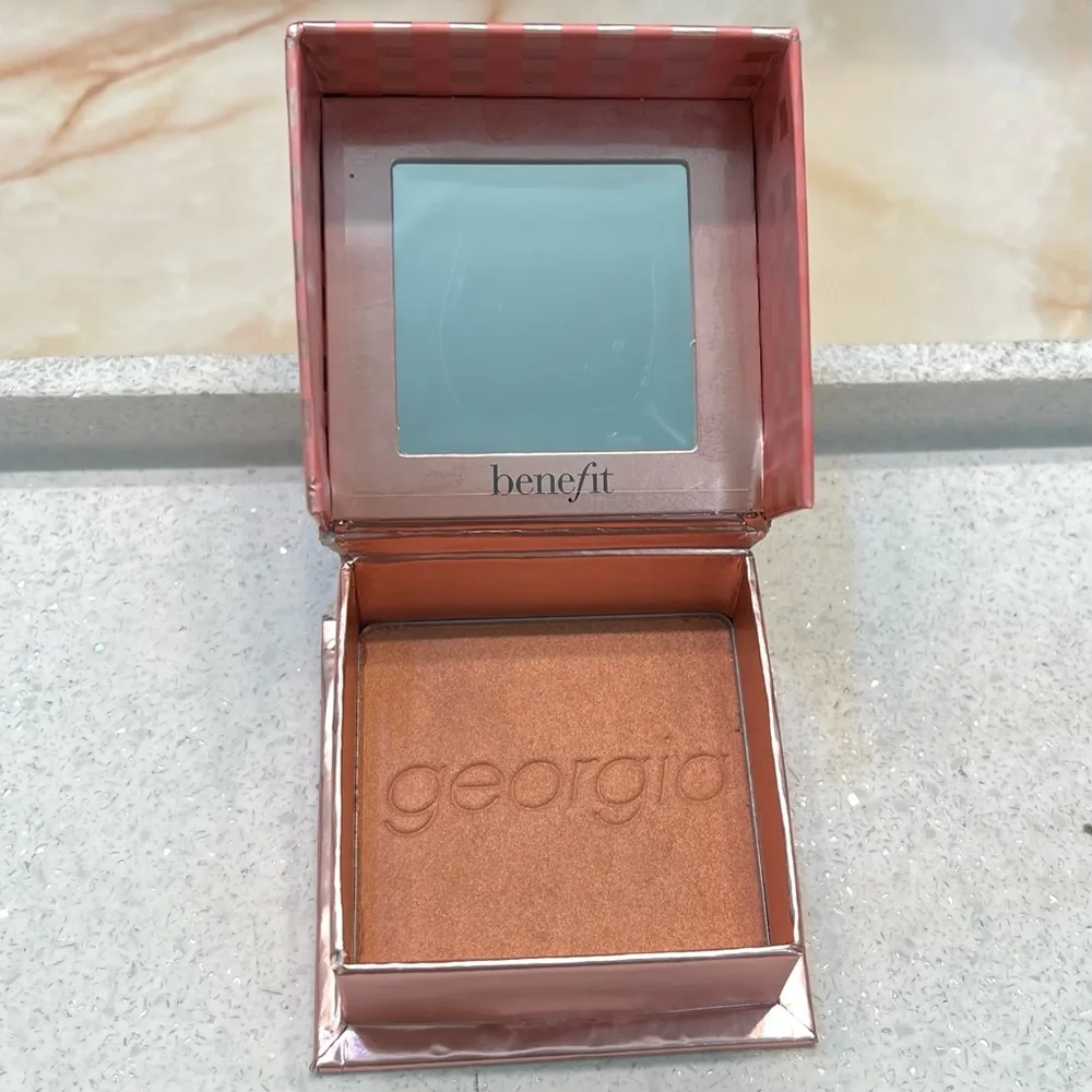 VAULTED ~ benefit ~ ‘GEORGIA’ Golden Peach Blush Blush Couleur Pêche Dorée ~ NIB